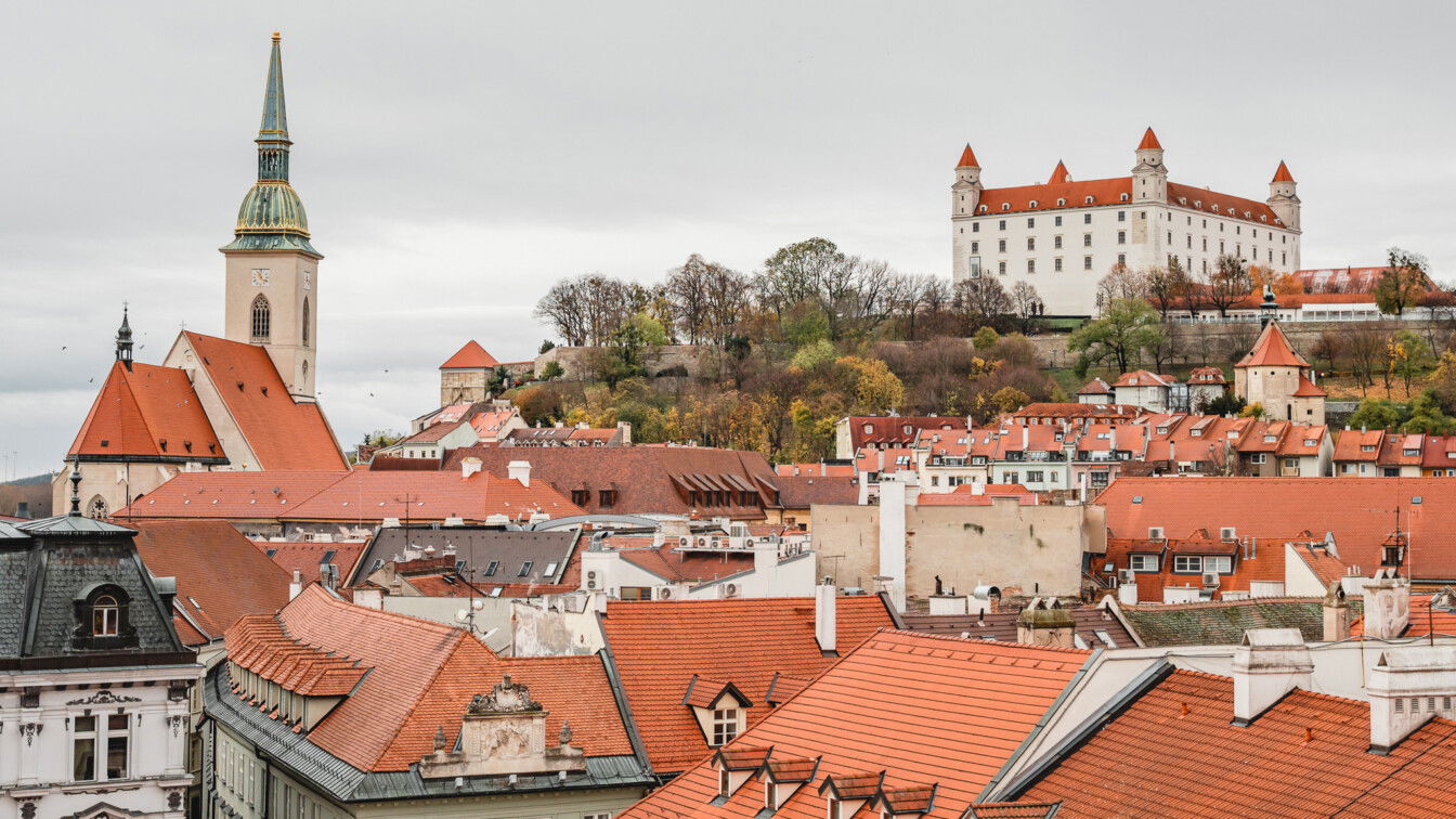 (c) Lilli Wermuth | 1000things Blick auf die Burg von Bratislava und den Martinsdom.