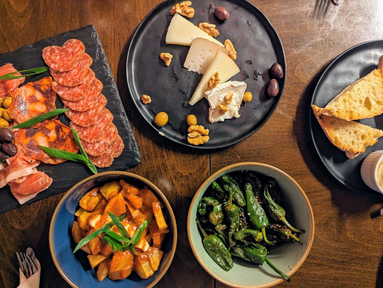 kleine spanische Gerichte zum Teilen in der Tapasbar L'ase in Wien