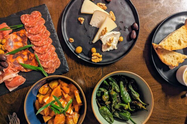 kleine spanische Gerichte zum Teilen in der Tapasbar L'ase in Wien