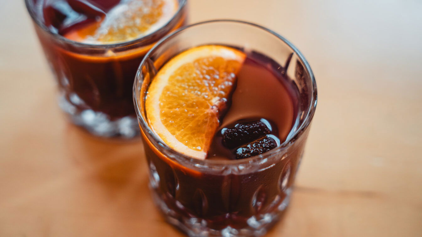 (c) Lilli Wermuth | 1000things Sangria mit Beeren und Orangen