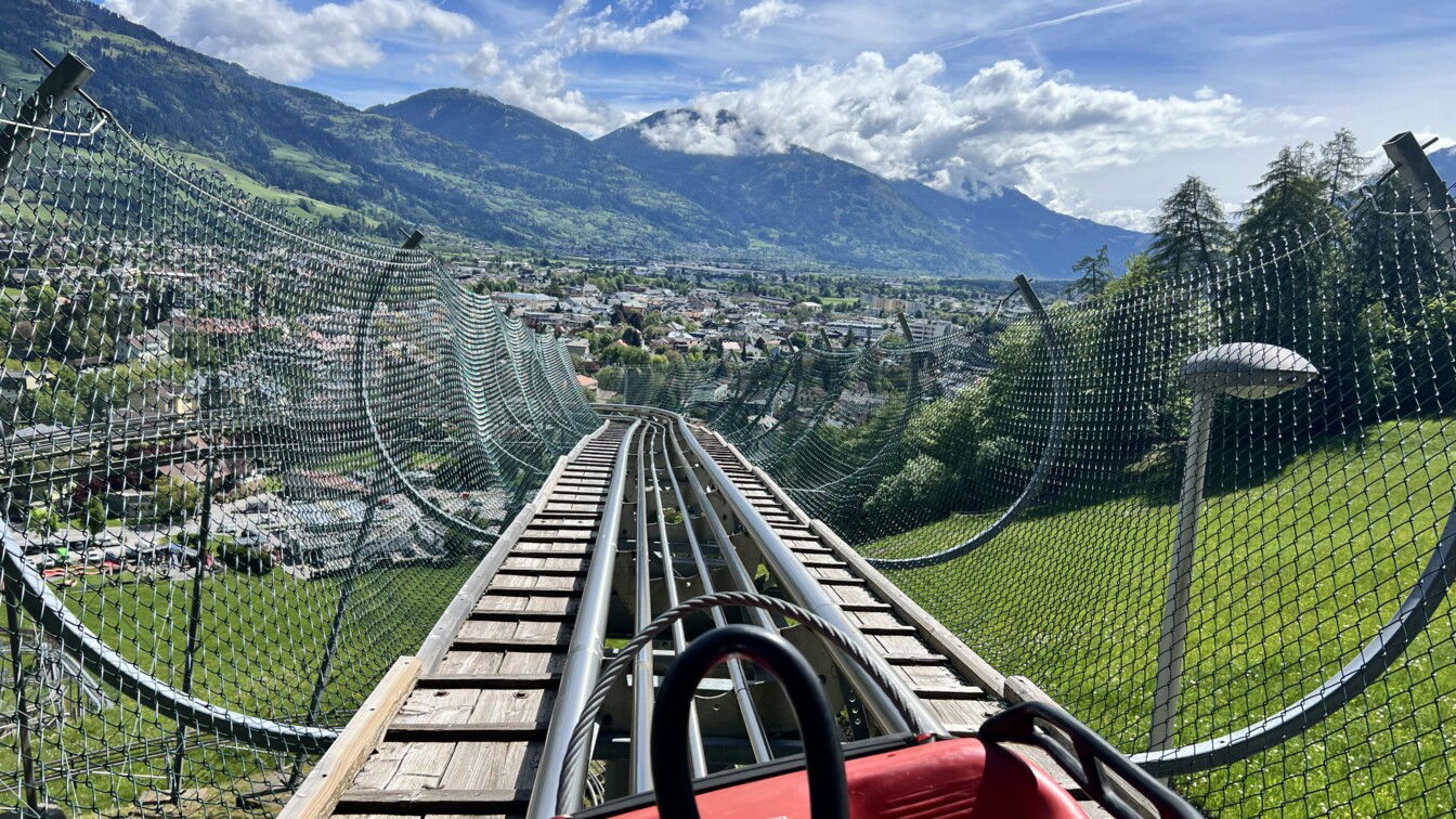 (c) Julia Riedesser | 1000things Lienz Osttirol Sommerrodelbahn Osttirodler