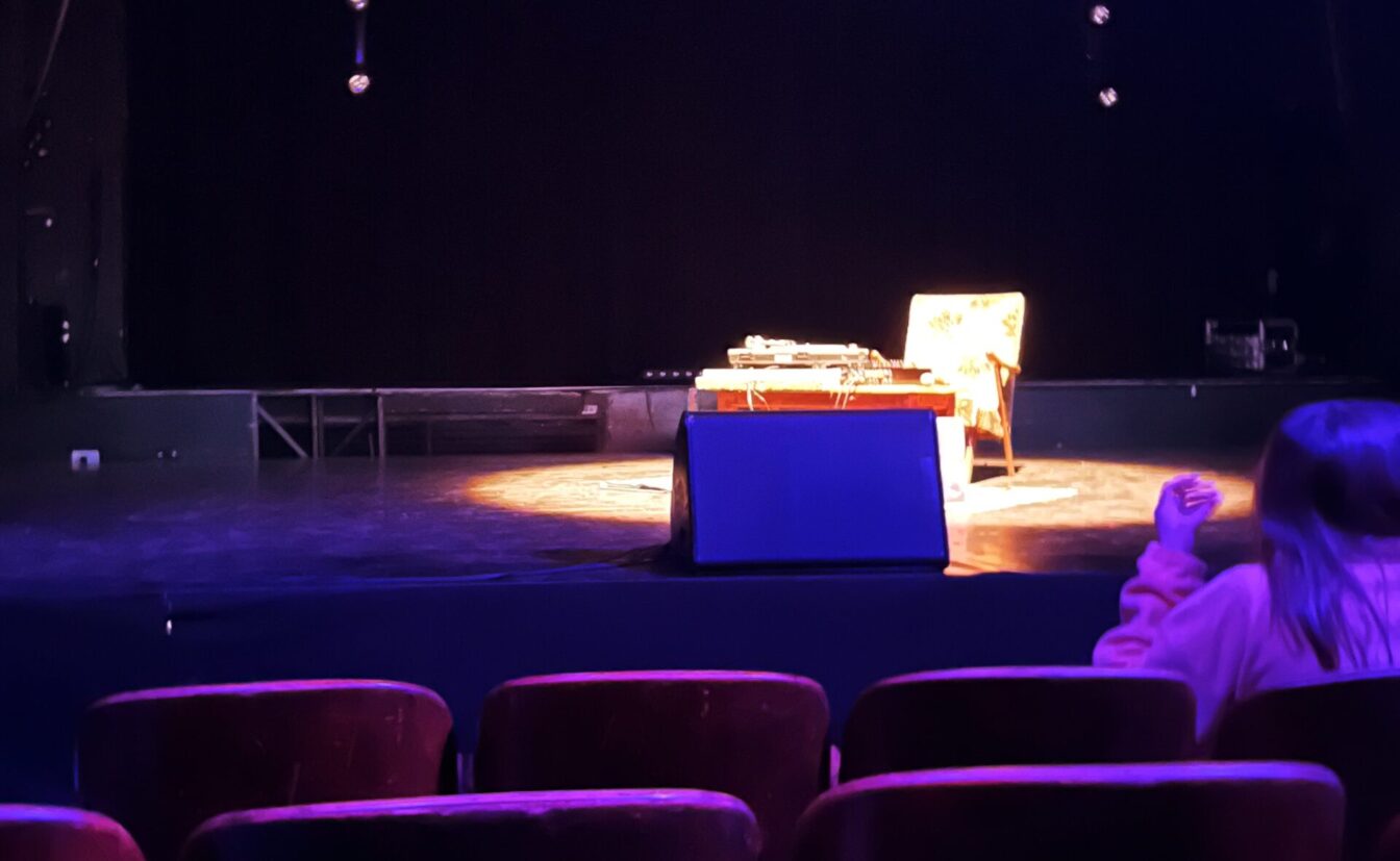 Ein spannendes Kultur-Event im Atelier 210 Brüssel, bei dem man Alben in voller Länge hören kann.