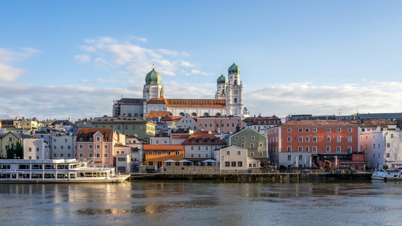 https://pixabay.com/de/photos/passau-deutschland-bayern-7968535/ Passau