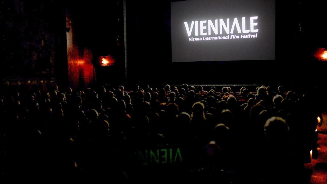 (c) Alexi Pelekanos | Viennale Wien, Viennale 2017.Copyright by Robert NEWALD Photographie, A-1164 Vienna, P.O.Box 13. Bank: ERSTE Bank, A-1010 Vienna, Am Graben 21; BIC Bank Identification Code (swift code): GIBAATWWXXX; IBAN International Bank Account Number: AT48 20111 0000 4422 015; UID Number: ATU 124 254 00; Contact: office@newald.at. Veröffentlichung honorarfrei NUR im Zusammenhang mit der redaktionellen Berichterstattung über die Viennale 2017, Namensnennung obligatorisch. Jede Verwendung, Verwertung und Vertrieb über eine Bild- und/oder Presseagentur ist untersagt. Publishing free of charge ONLY combined with reporting about the Viennale 2017. *** Local Caption *** Samstag, 28.10.2017: Filmvorführung TROUBLE IN PARADISE im Rahmen der Hommage an Hans Hurch und Publikumsgespräch mit Regisseur Gaston Solnicki, der den Film ausgewählt hat, im Stadtkino im Künstlerhaus