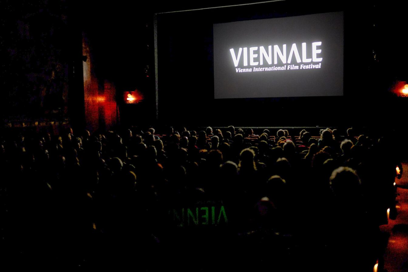 Wien, Viennale 2017.Copyright by Robert NEWALD Photographie, A-1164 Vienna, P.O.Box 13. Bank: ERSTE Bank, A-1010 Vienna, Am Graben 21; BIC Bank Identification Code (swift code): GIBAATWWXXX; IBAN International Bank Account Number: AT48 20111 0000 4422 015; UID Number: ATU 124 254 00; Contact: office@newald.at. Ver√∂ffentlichung honorarfrei NUR im Zusammenhang mit der redaktionellen Berichterstattung √ºber die Viennale 2017, Namensnennung obligatorisch. Jede Verwendung, Verwertung und Vertrieb √ºber eine Bild- und/oder Presseagentur ist untersagt. Publishing free of charge ONLY combined with reporting about the Viennale 2017. *** Local Caption *** Samstag, 28.10.2017: Filmvorf√ºhrung TROUBLE IN PARADISE im Rahmen der Hommage an Hans Hurch und Publikumsgespr√§ch mit Regisseur Gaston Solnicki, der den Film ausgew√§hlt hat, im Stadtkino im K√ºnstlerhaus