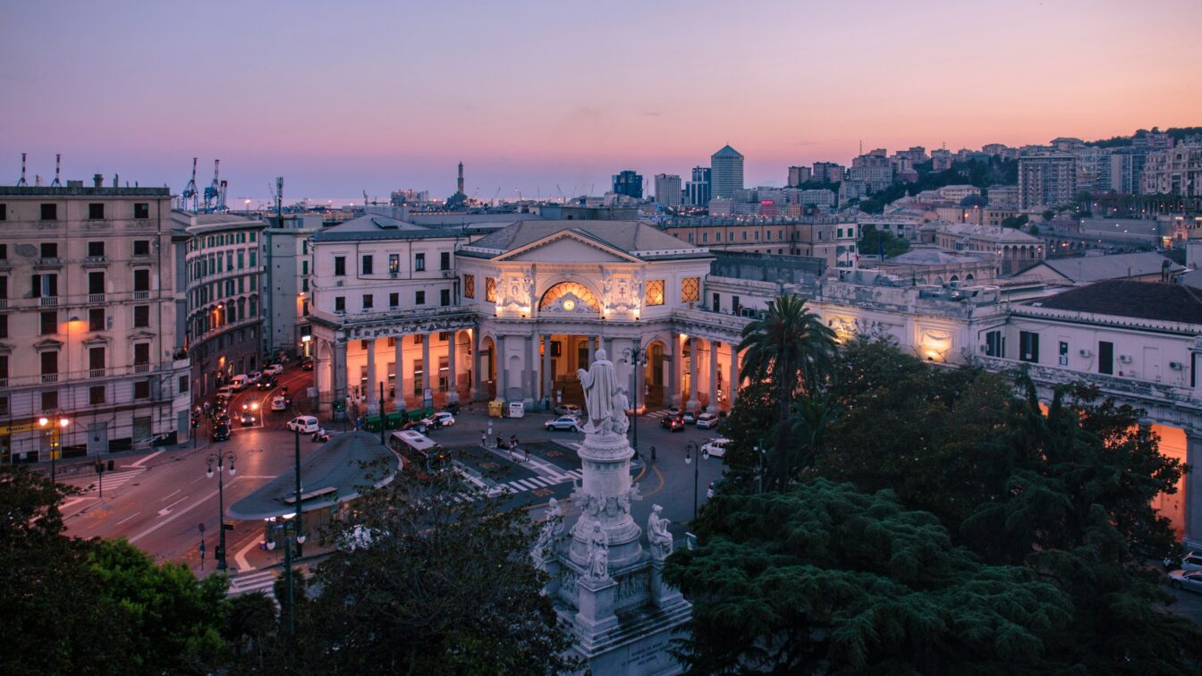 (c) Aleksandr Popov | Unsplash Abendstimmung in Genua