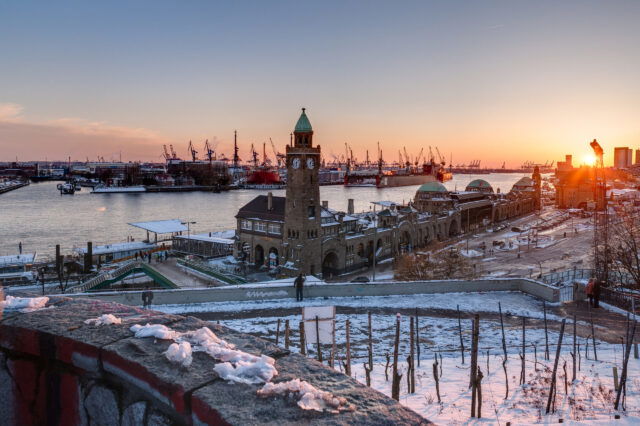 Landungsbrücken Hamburg im Winter