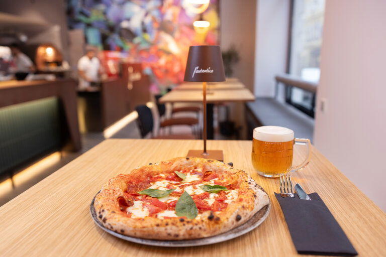 Dinge, die man in 1190 Wien machen kann: Pizza und Bier im Lokal l'autentico