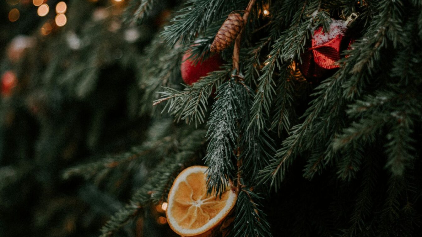 Weihnachtsbaum und Kalender