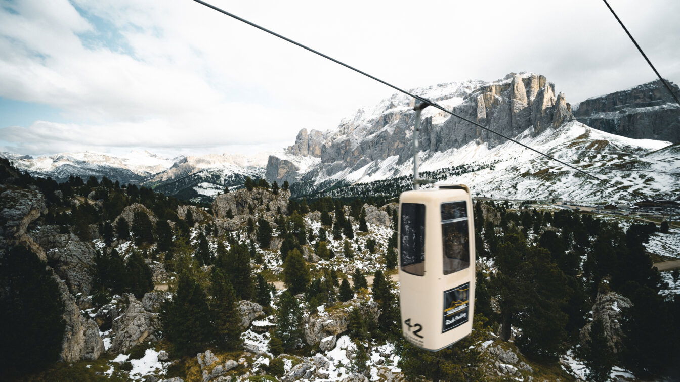(c) frameduo | 1000things Creator Community Der Sarglift in einem der Skigebiete von Südtirol