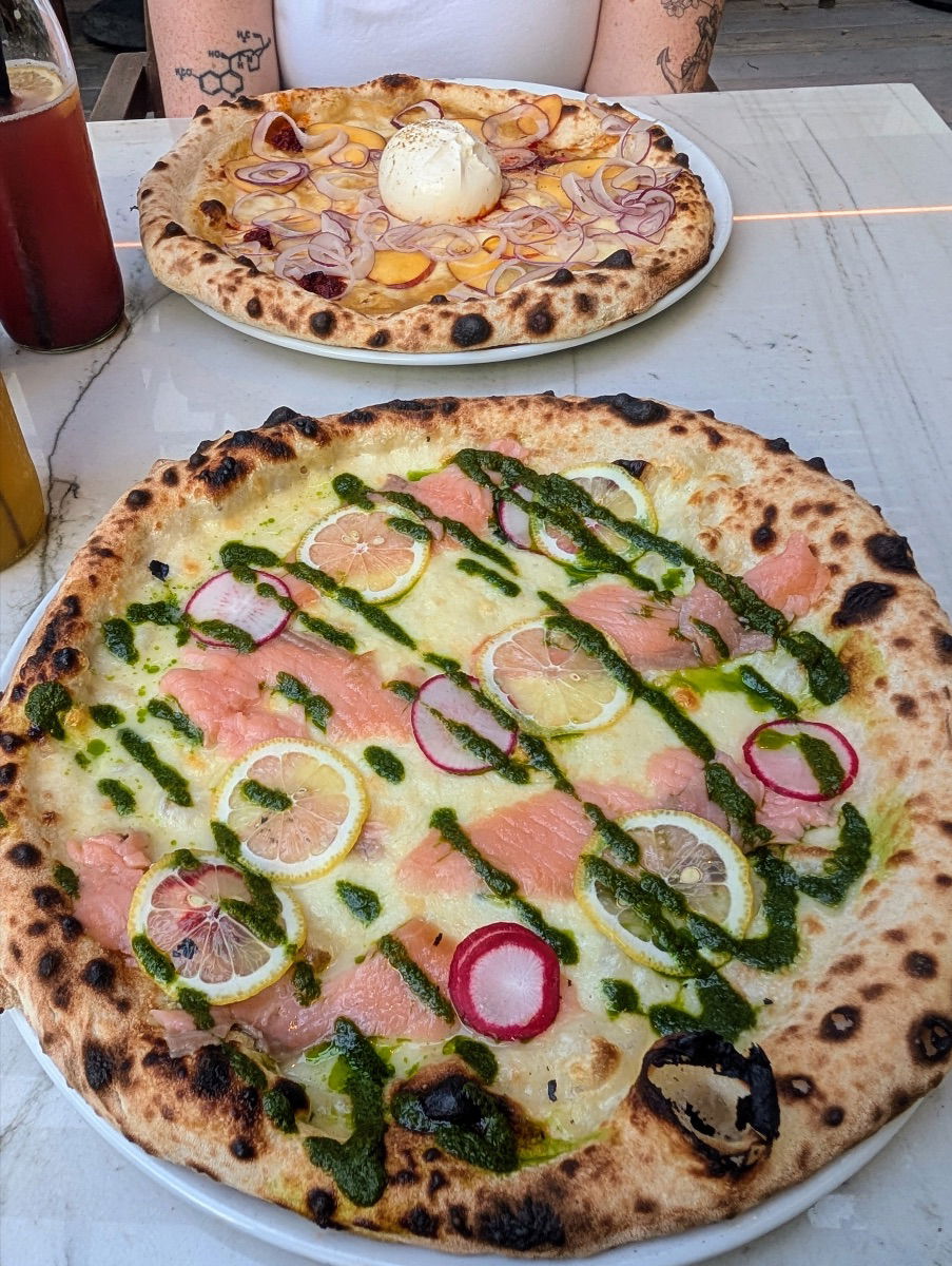 neapolitanische Pizza in der Pizzeria Peng Peng by Randale in Wien