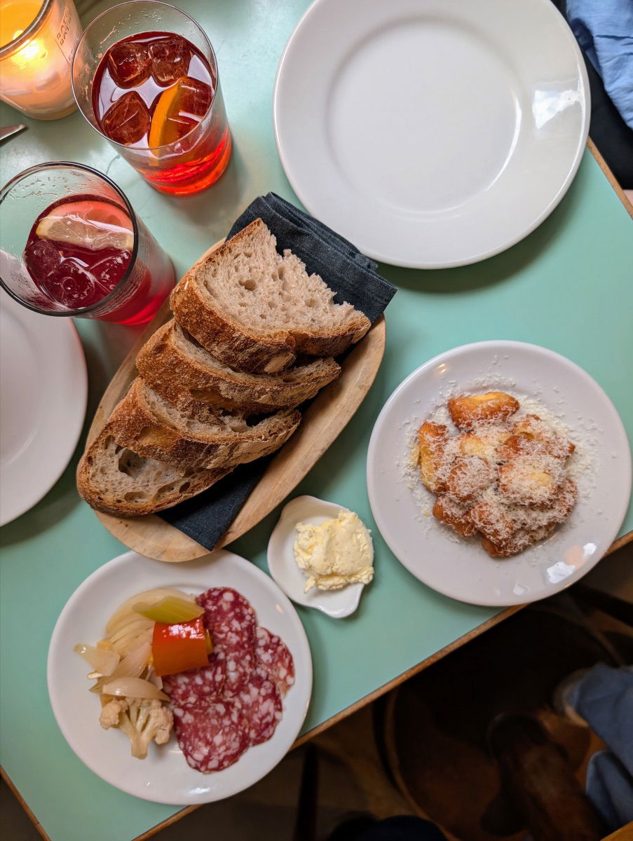 Gerichte zum Teilen im Restaurant Rosebar Centrala in Wien