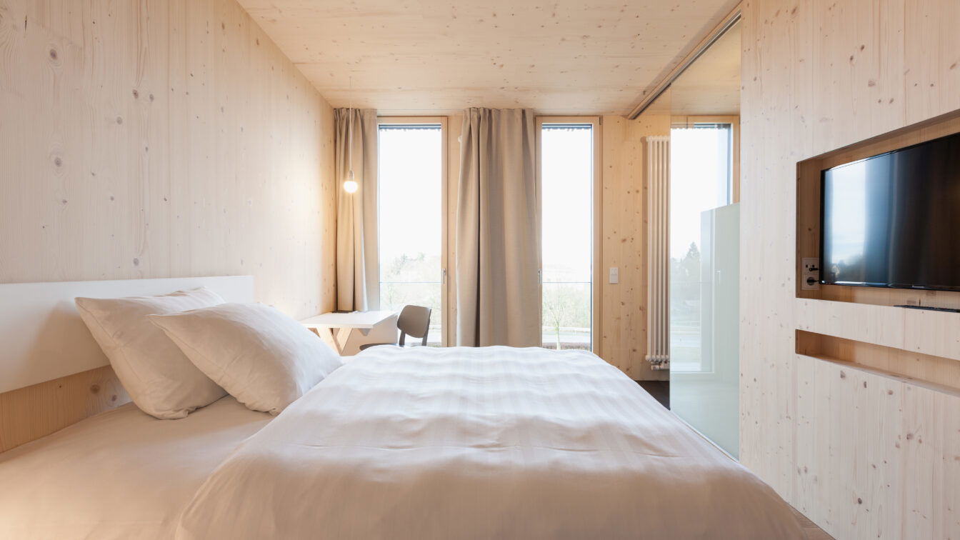(c) Bader Hotel