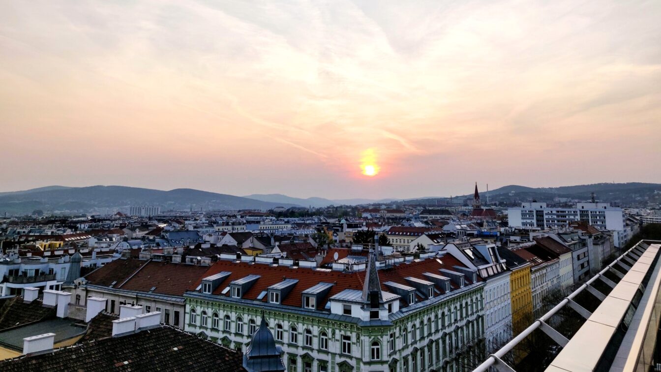 (c) Michael Simmer | 1000things Wien, Sonnenuntergang, Dachterrasse, Restaurant Herzig, 15. Bezirk
