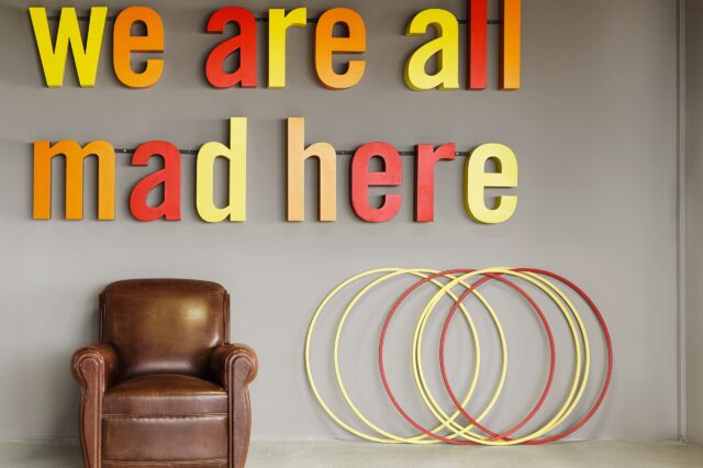 Design-Details in einem Meetingraum im 25hours Hotel in Wien