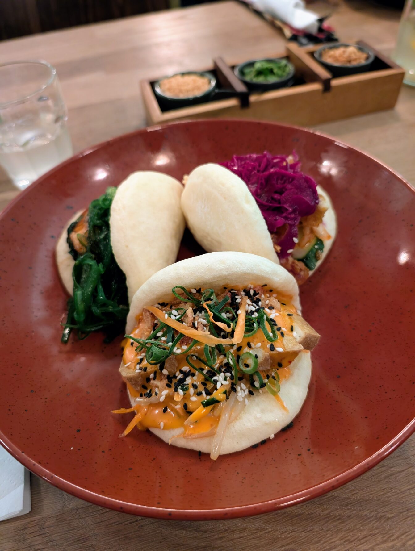 verschiedene Bao Buns im Restaurant Bao MeBu in Wien