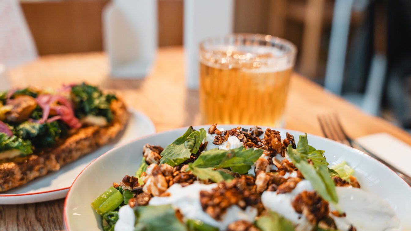 (c) Lilli Wermuth | 1000things Sellerie Salat und belegtes Brot im Eska in Prag.