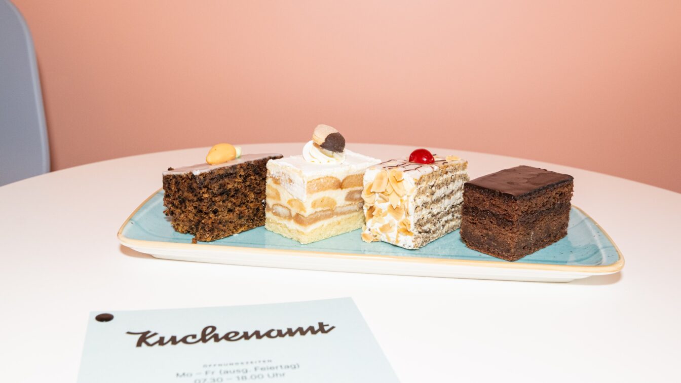 (c) Luiza Puiu eine Auswahl an Mehlspeisen im Kuchenamt in Wien