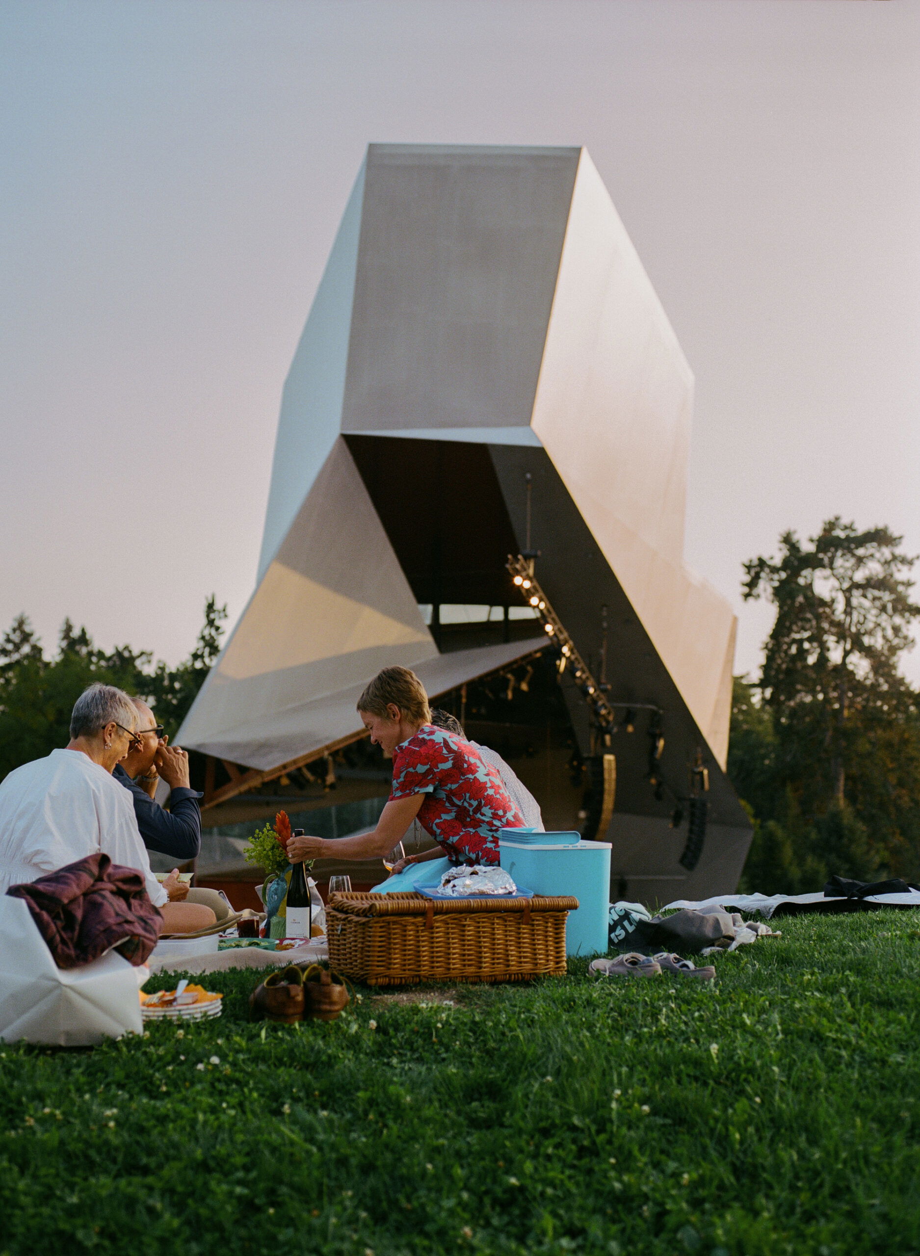 Picknick vor dem Wolkenturm in Grafenegg