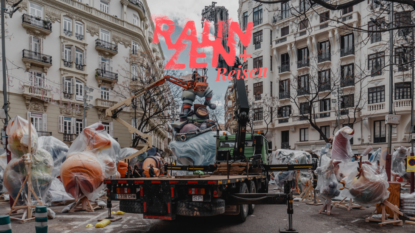 (c) Lilli Wermuth Aufbau der Figuren für Las Fallas in Valencia.