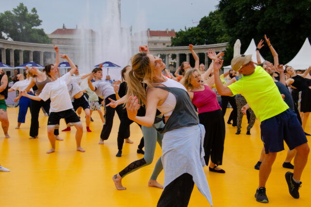 Public Moves 2026 in Wien am Schwarzenbergplatz.