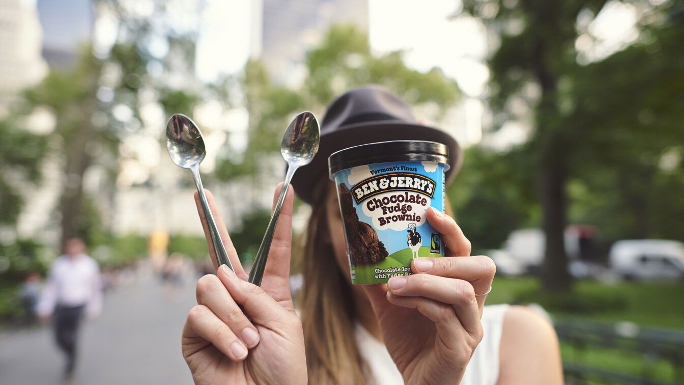 (c) Greg Comollo | Ben & Jerry's Ben & Jerry's Eis mit zwei Löffeln