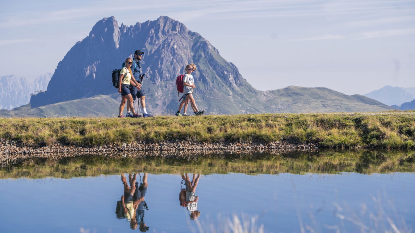 (c) Wildkogel-Arena Neukirchen & Bramberg Familienwanderung am Wildkogel im Sommer