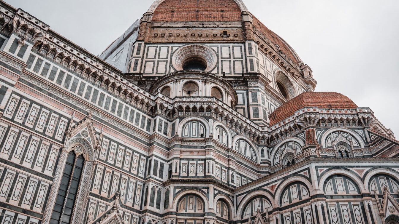 (c) Lilli Wermuth | 1000things Die Kathedrale Santa Maria del Fiore von Florenz aus der Froschperspektive.
