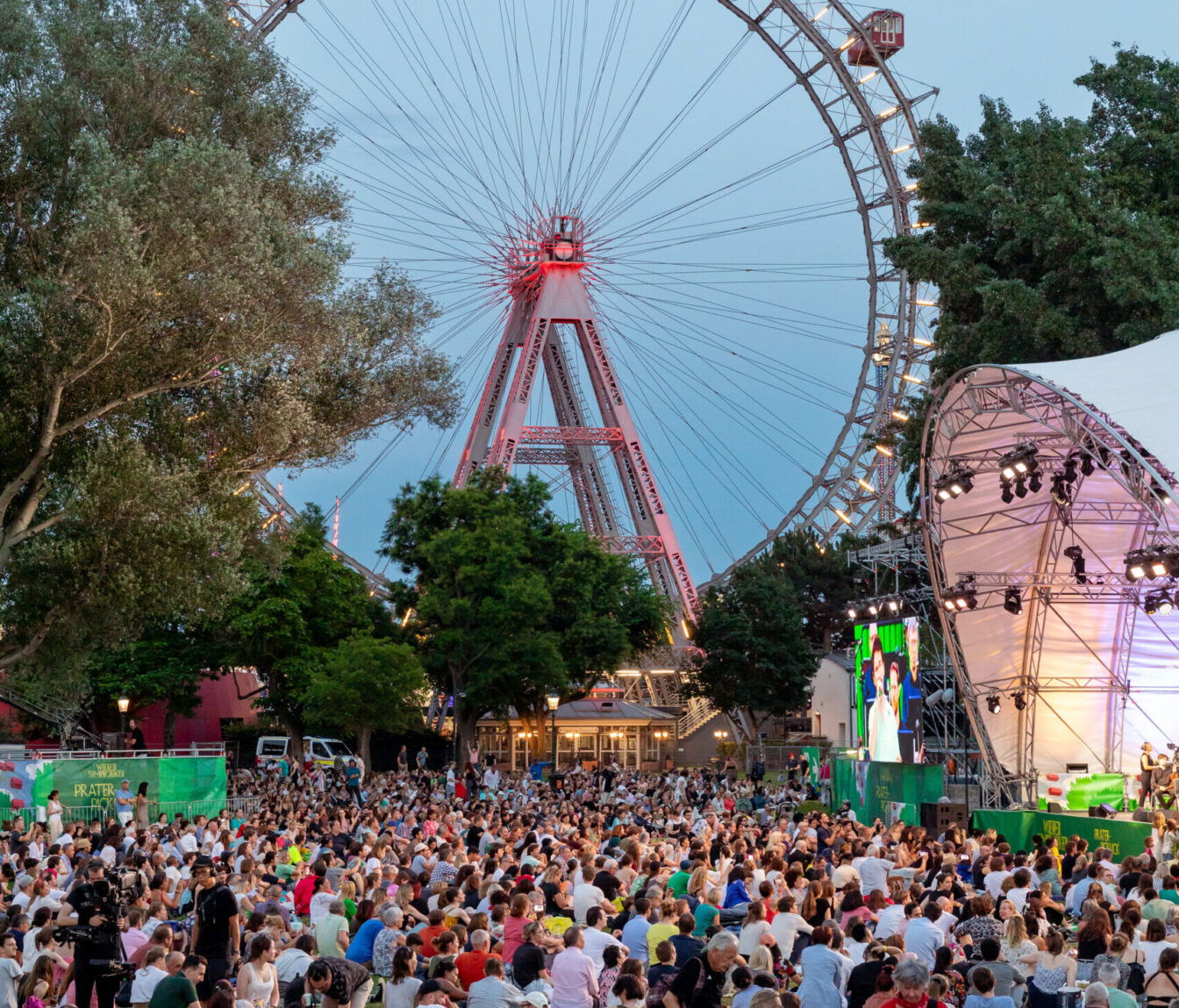 ​Eröffnung vom Wiener Kultursommer beim Wiener Prater mit den Wiener Symphonikern: Der Kultursommer Wien bringt auch 2026 wieder kostenloses Kunst- und Kulturprogramm in die ganze Stadt. 