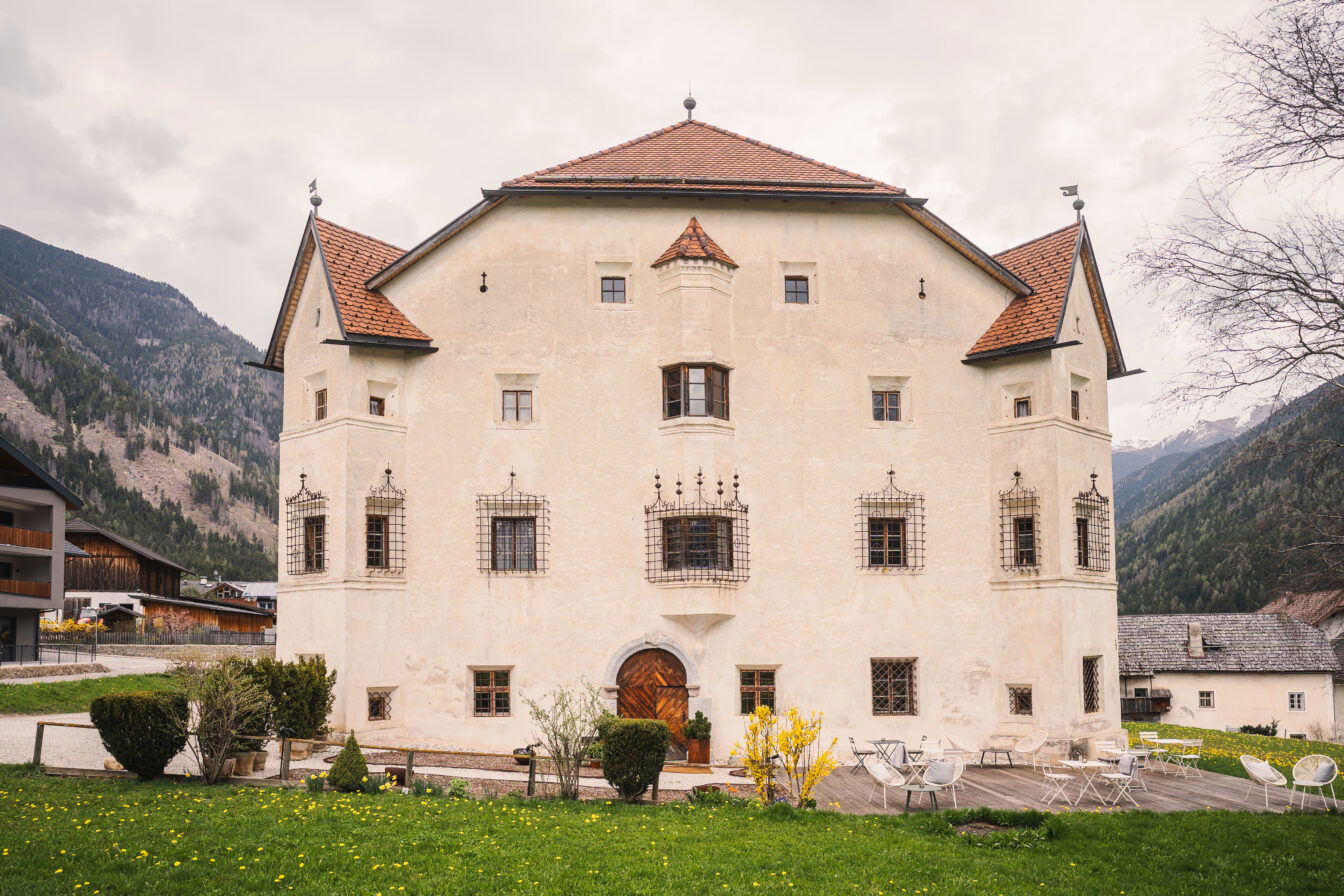 Das historische Gebäude wird nun von Sternekoch Niederkofler geleitet