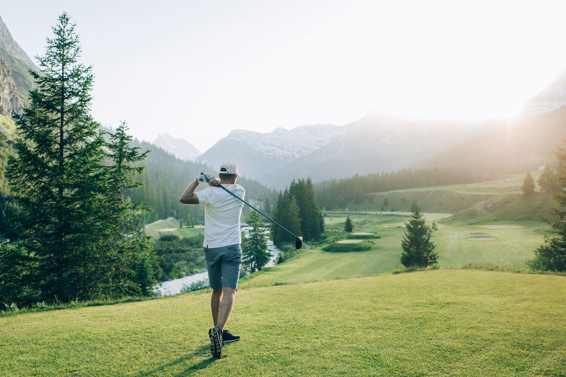 Golfer in den Bergen (c) Lech Zürs Tourismus | Daniel Zangerl