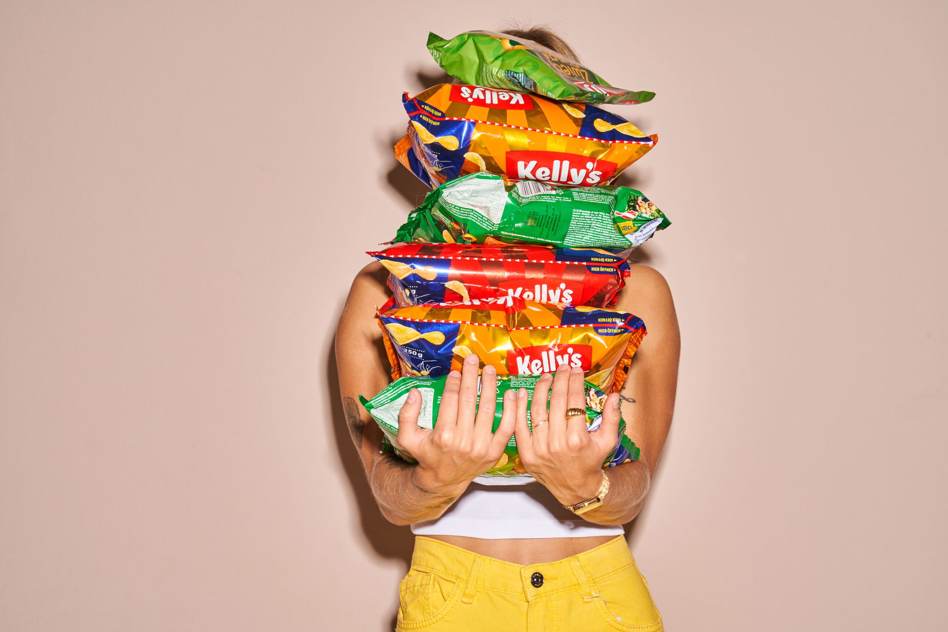 Kellys Chips-Packungen werden gehalten (c) Kelly Wien