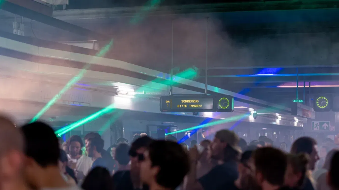 (c) Wiener Linien WL Rave
