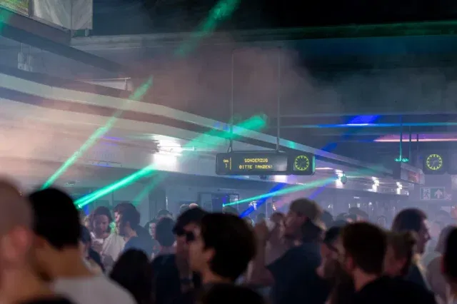 (c) Wiener Linien WL Rave