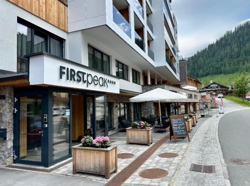 Der Eingang vom FIRSTpeak Zauchensee