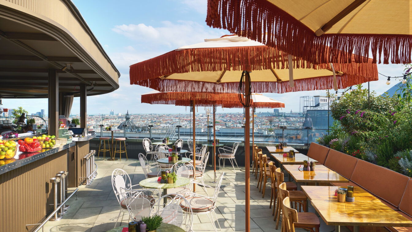 Die stylische Rooftop-Bar für Dinner und Drinks im Hotel Motto in Wien
