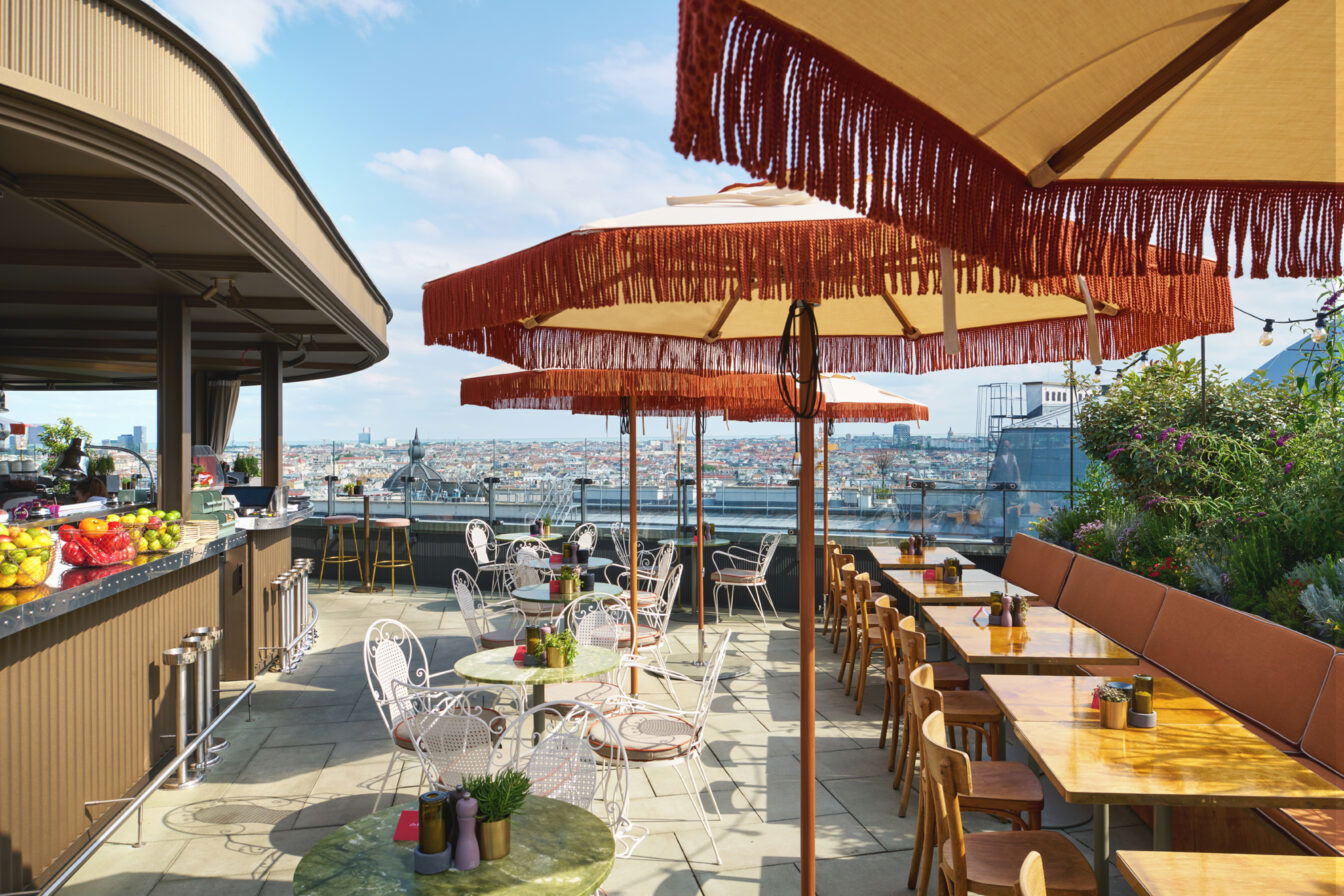Die stylische Rooftop-Bar für Dinner und Drinks im Hotel Motto in Wien