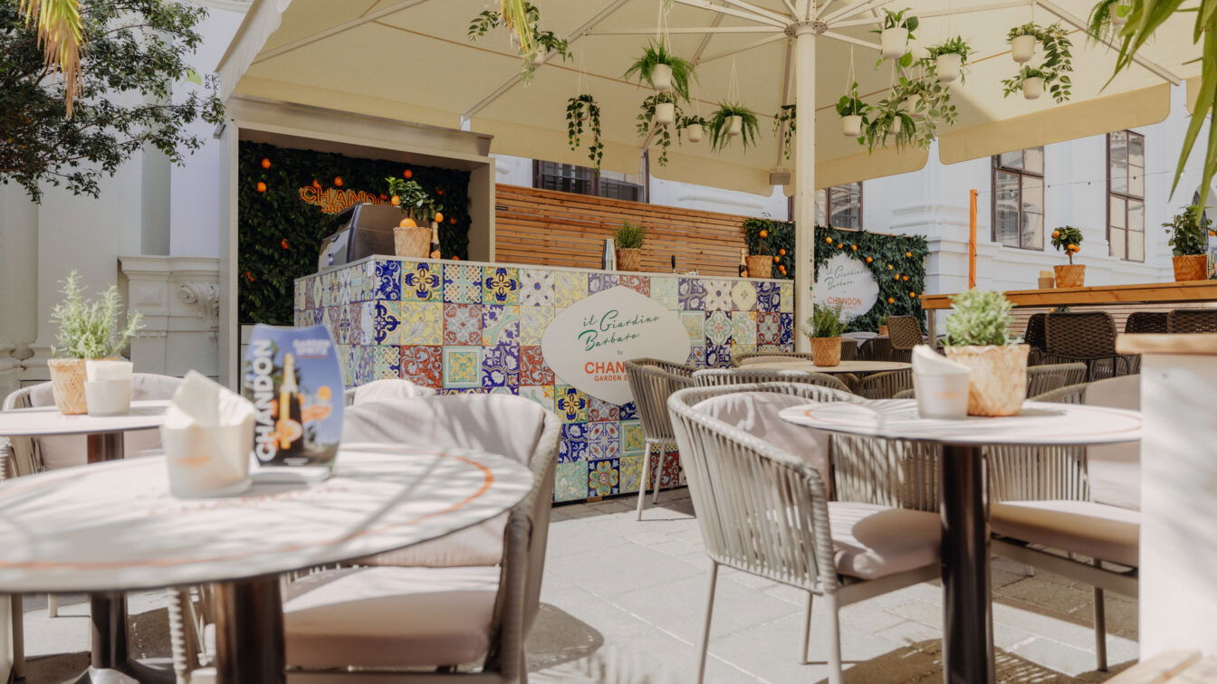 (c) Lieb ich Blick in den Gastgarten des IL GIARDINO BARBARO Sommer Pop-up in Wien