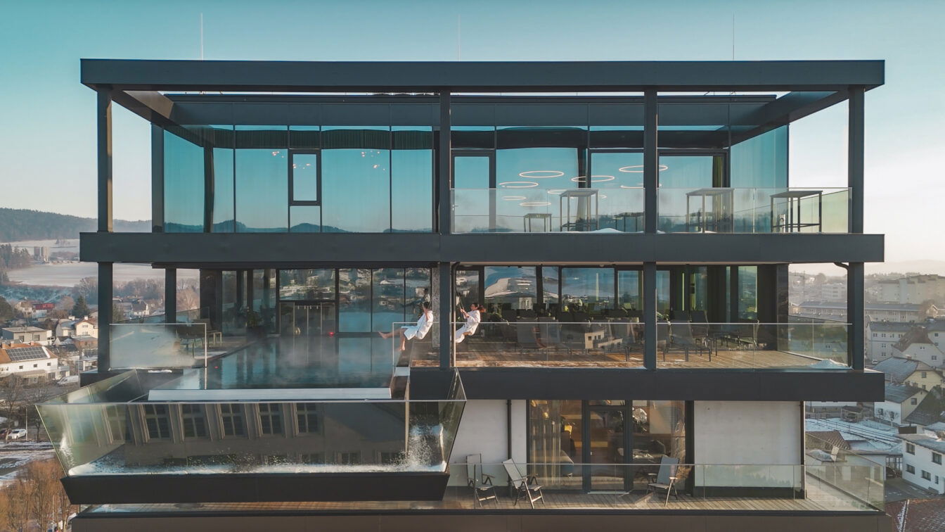 Hotel Freigold. (c) @wealthyadventure Hotel Freigold mit Schaukeln und Infinity Pool