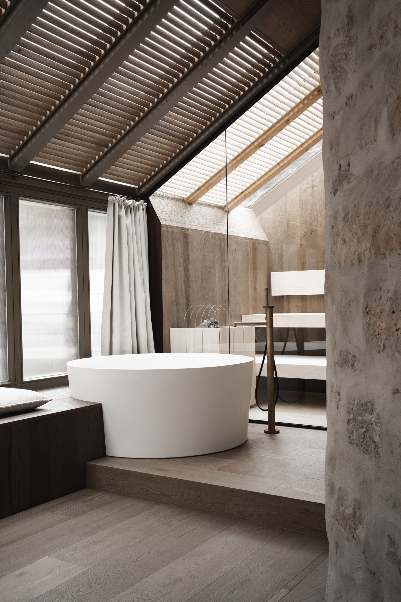 Suite mit freistehender Badewanne im Hotel stieg'nhaus