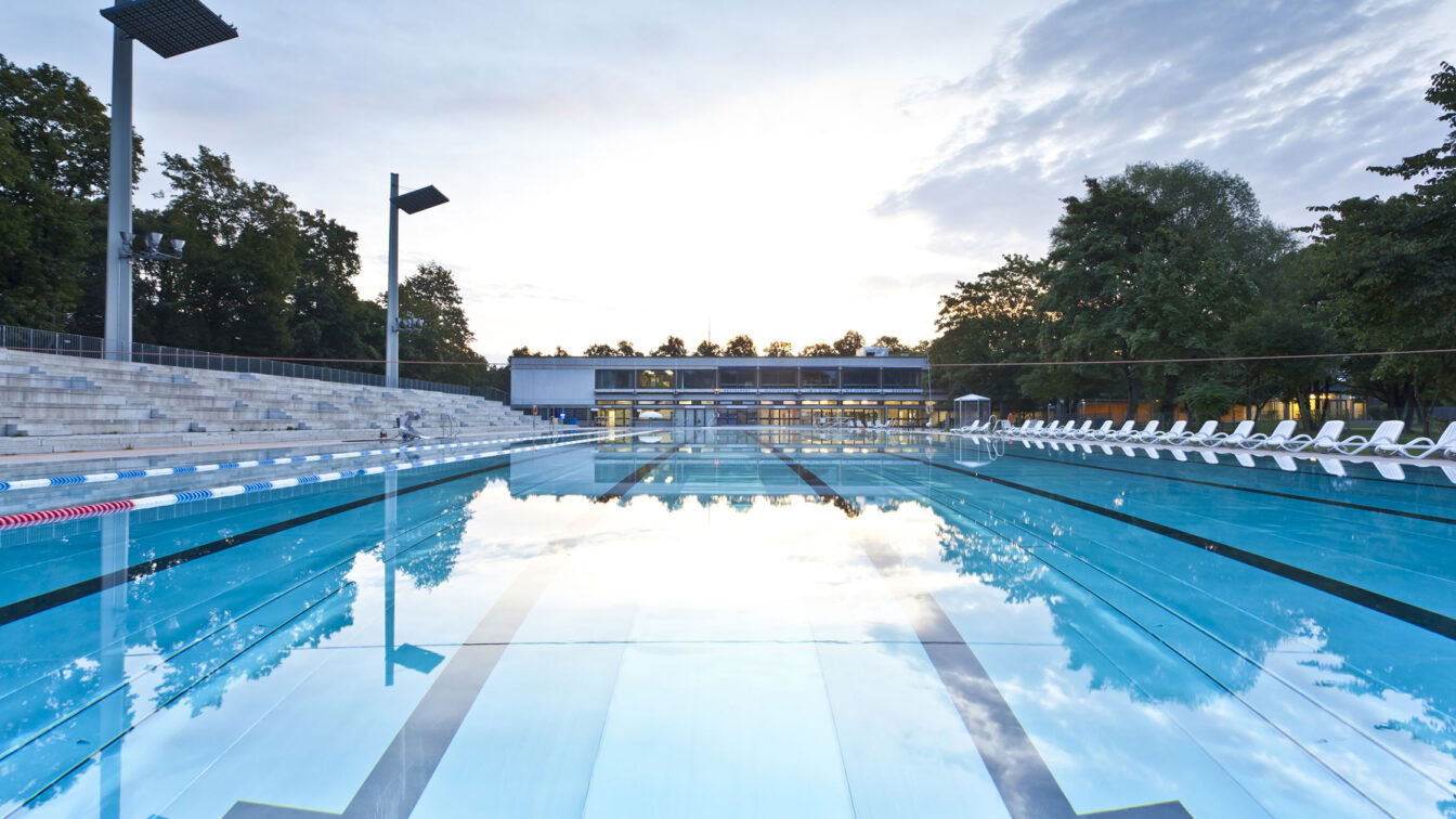 (c) Robert Götzfried Dantebad, Schwimmbecken im Stadionbereich