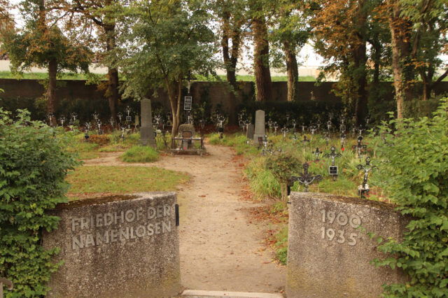 Versteckte Orte in Wien: Gräber auf dem Friedhof der Namenlosen, 1110