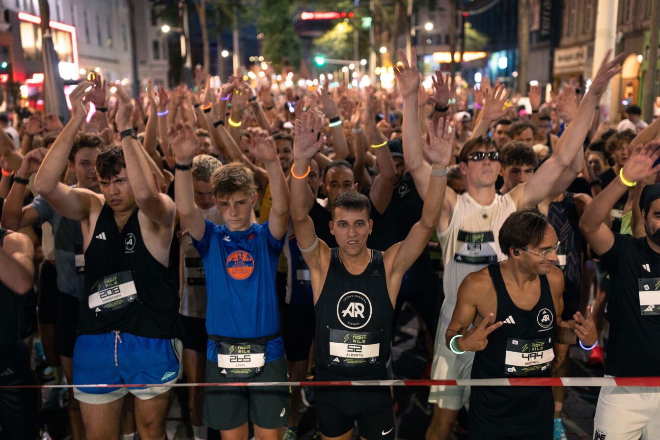 Laufende bei Running Event auf der Mariahilferstraße in Wien