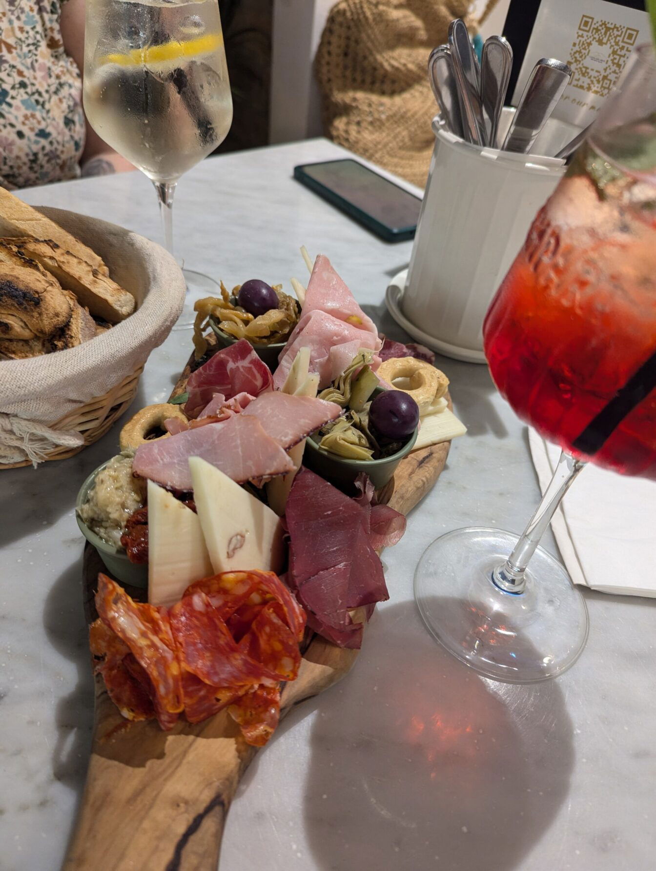 Antipasti und Aperitivo Drinks im Restaurant Casolaro Bros 2.0 in Wien