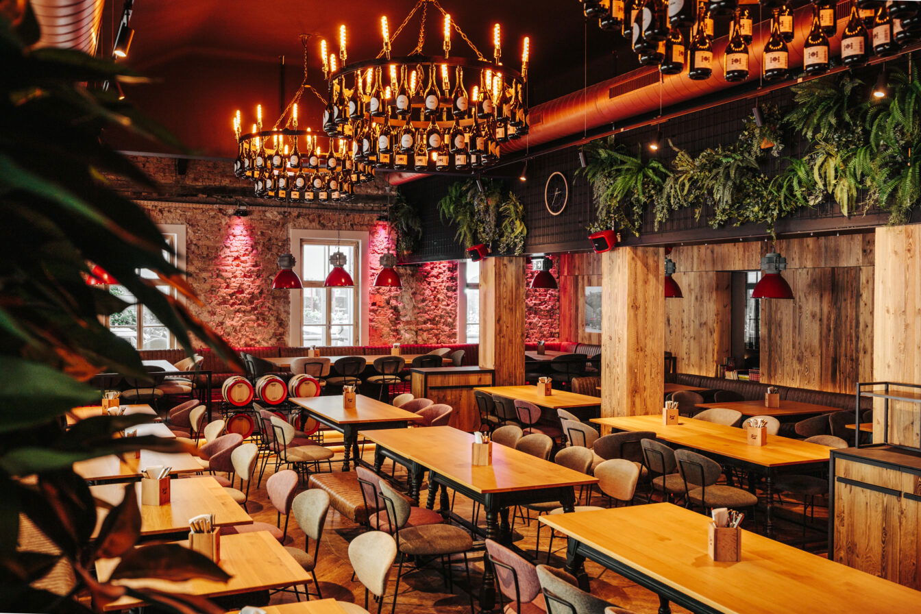 Blick in den modernen Gastraum vom Restaurant Freiherz in Wien