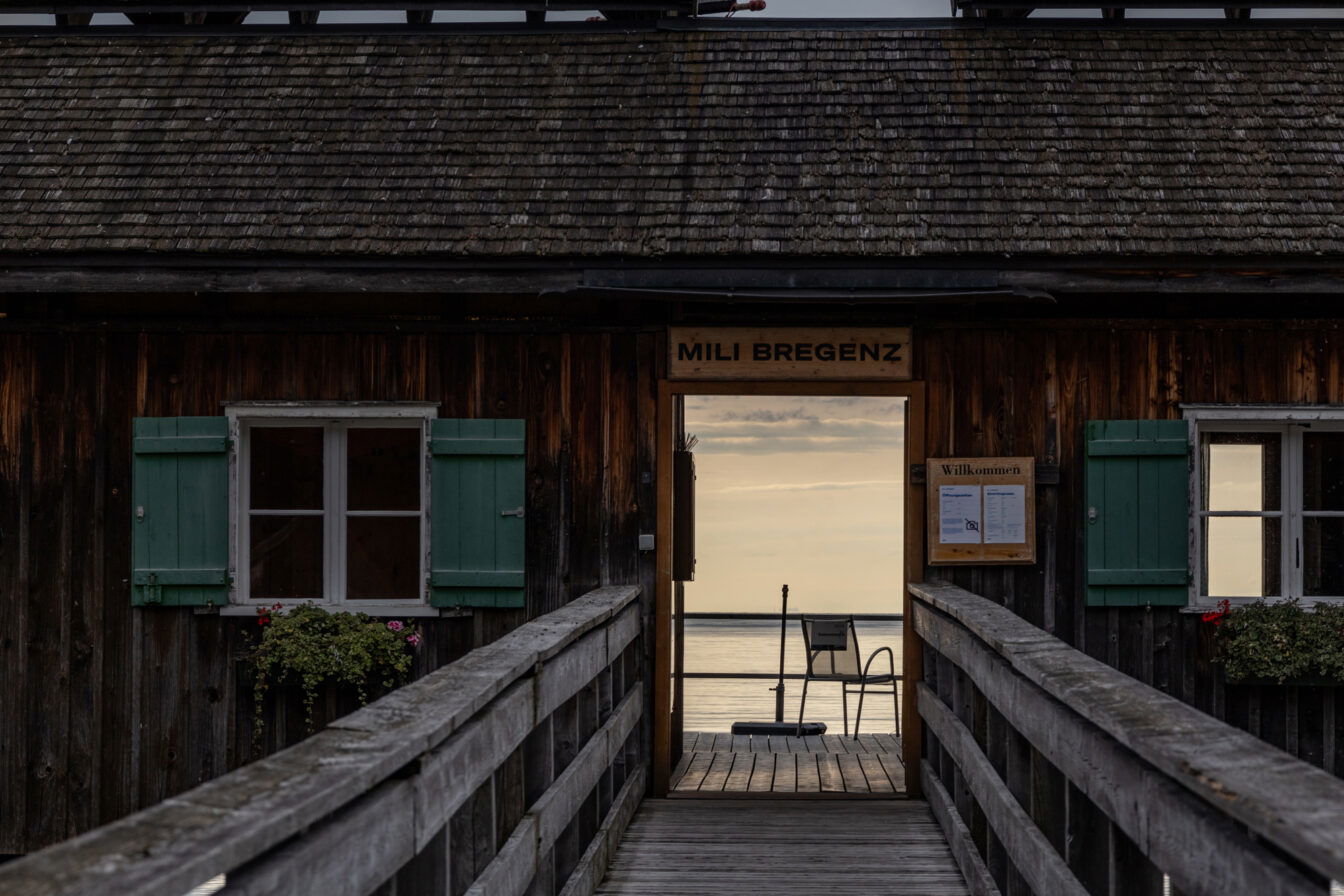 Mili Bregenz, altes Militärbad am Bodenseeufer bei Bregenz