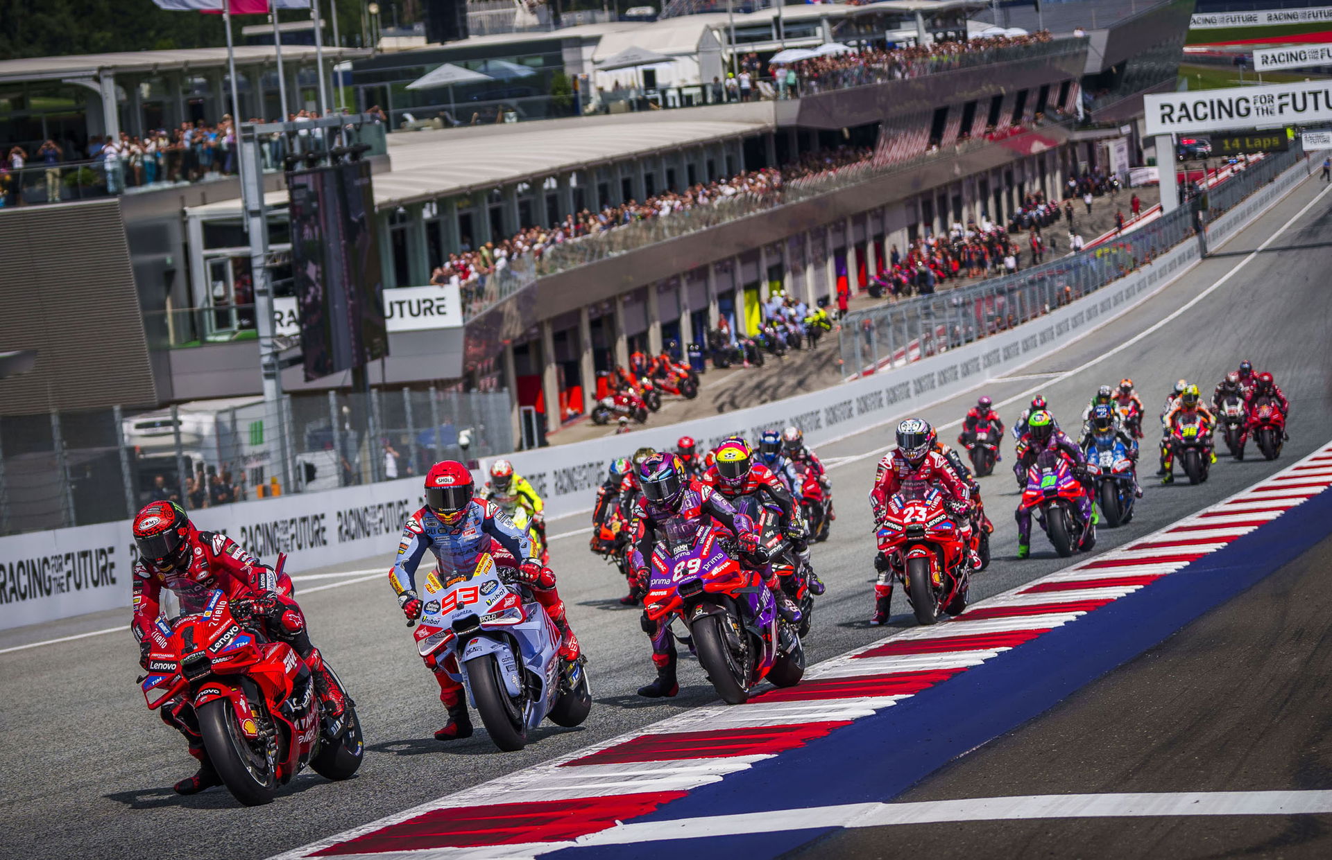 Motorradrennen (c) Red Bull | Philip Platzer