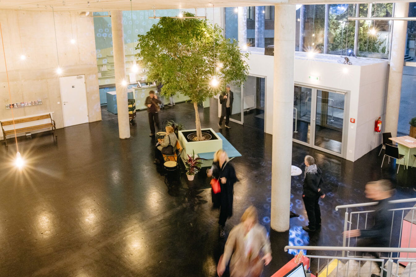 Was man in Meidling machen kann: Vorraum vom Theater am Werk Kabelwerk, 1120 Wien