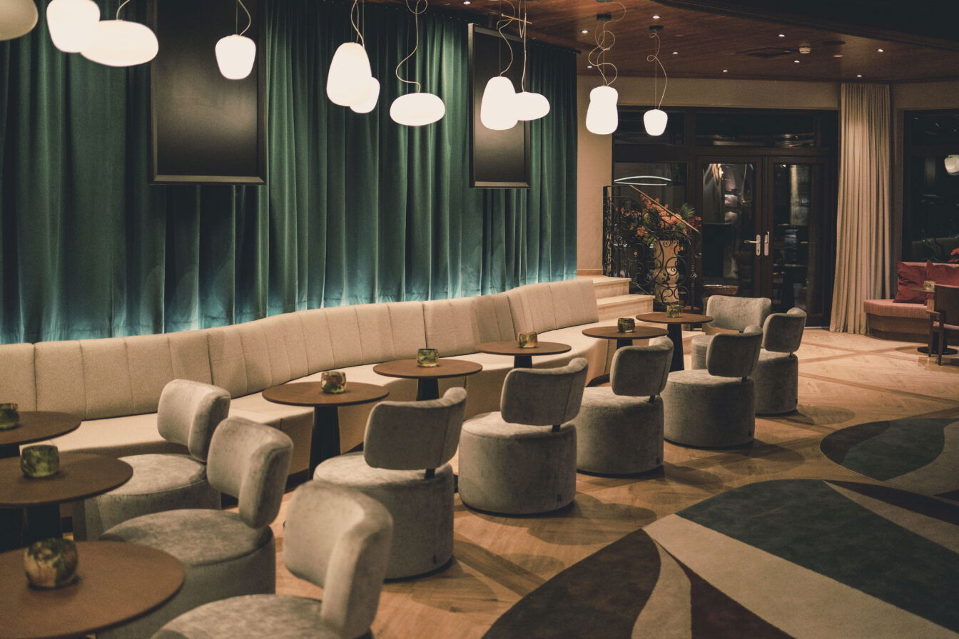 Upside Down Town Hotel – Neue Post Lobby