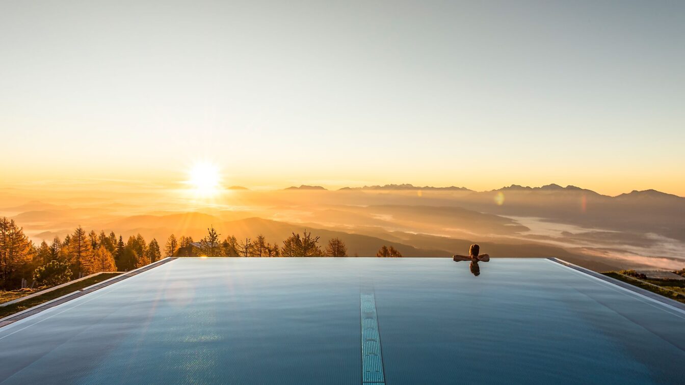 Mountain Resort Feuerberg Infinity-Pool (c) Franz Gerdl
